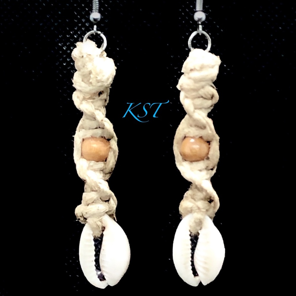 Cowrie Shell Hemp Earrings